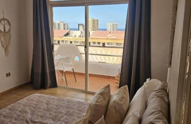 Apartment with Terrace and Sea Views in Playa Paraiso