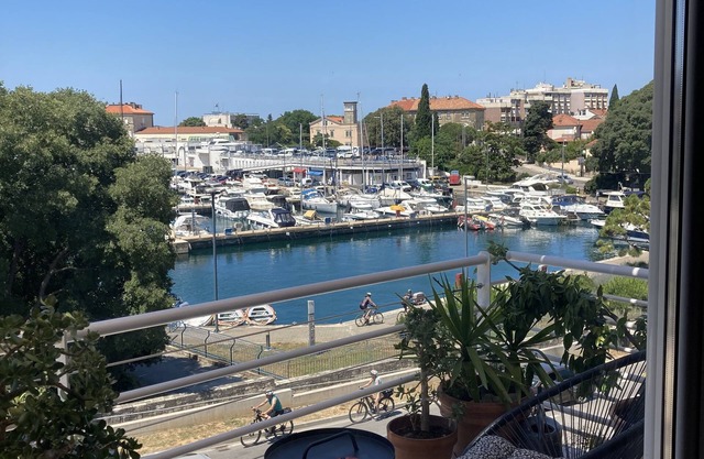 Apartment with view over the marina - 5 minutes from the old town