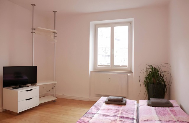 Apartment 'Zweiteheimatfreiburg - Schwarz' with Shared Garden, Balcony and Wi-Fi