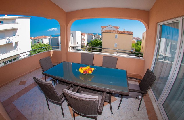 Apartments Anita - Luxury Three-Bedroom Apartment with Terrace