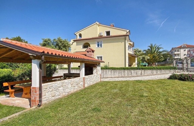 Apartments Anton, (13974), Premantura, hr