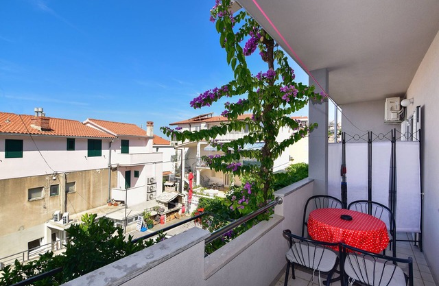 Apartments Bernarda (66331-A3) - Makarska