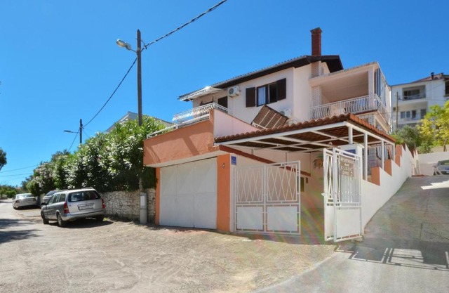 Apartments by the sea Arbanija, Ciovo - 8651