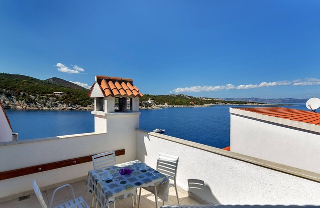 Apartments Igor (44141-A9) - Gdinj - island Hvar
