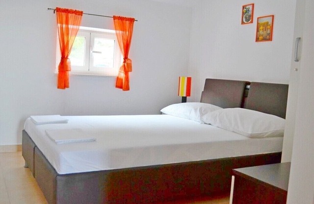 Apartments Iskra, (15942), Duće, Croatia