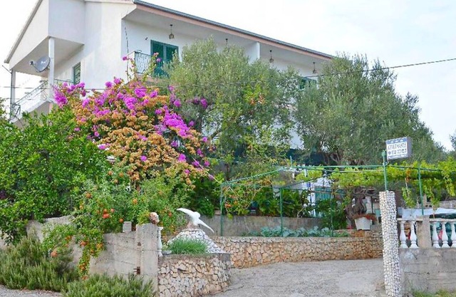 Apartments Jasminka, (8455), Marina, hr
