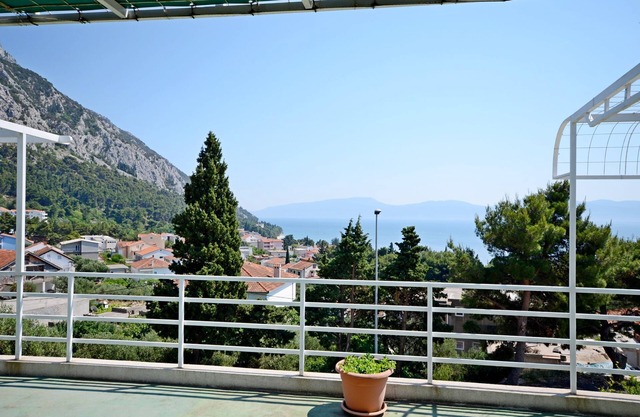 Apartments Joško (39911-A7) - Gradac
