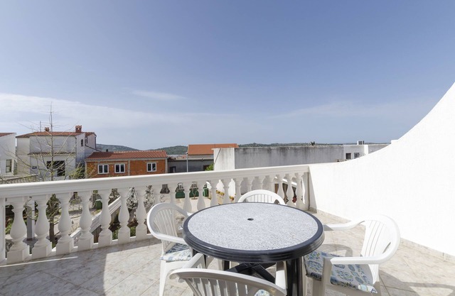 Apartments Mime (14021-A1) - Pirovac