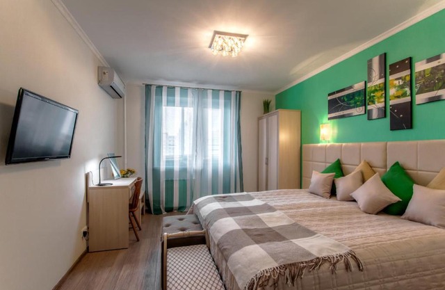 Apartments on Akademika Anokhina 5-1