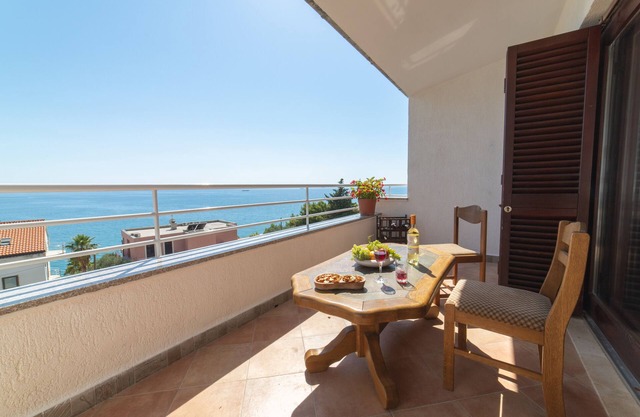 Apartments Sunrise (Duilovo) -Superior Three Bedroom Apartment with Sea View Terrace