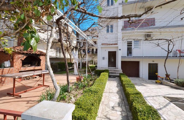 Apartments with a parking space Stobrec, Split - 15782