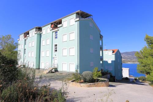 Apartments with swimming pool Mastrinka, Ciovo - 11717