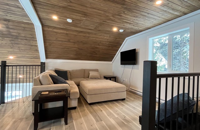 Apex Mountain Resort. 3 bdrm Ski Cottage.