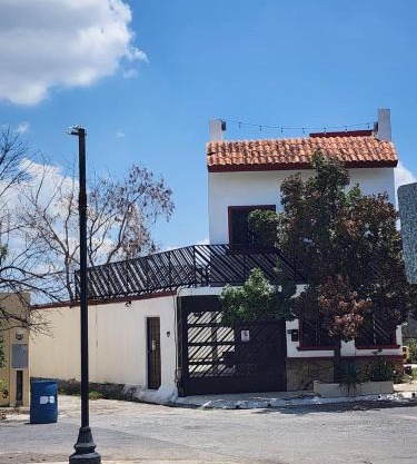 Apodaca Casa 3 pisos con terraza