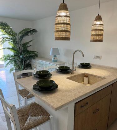 Appartamento Spiaggia Marinella con vista mare e piscina, Costa Smeralda