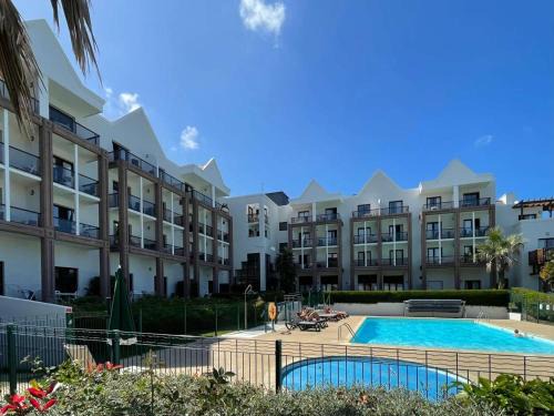 Appartement 3 étoiles avec piscine chauffée, à 50m de la plage de Trestraou, Perros-Guirec - FR-1-542-49