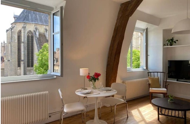 Appartement au Cœur de Dijon Avec vue Exceptionnelle sur L'église Saint-michel