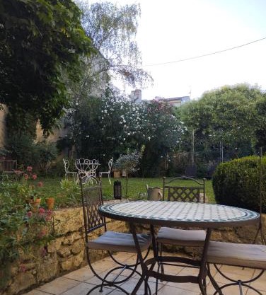 Appartement avec accès piscine et jardin dans hôtel particulier