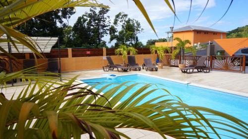 Chambre Deshaies La Plage Piscine Partagee Jacuzzi Et Jardin Clos 