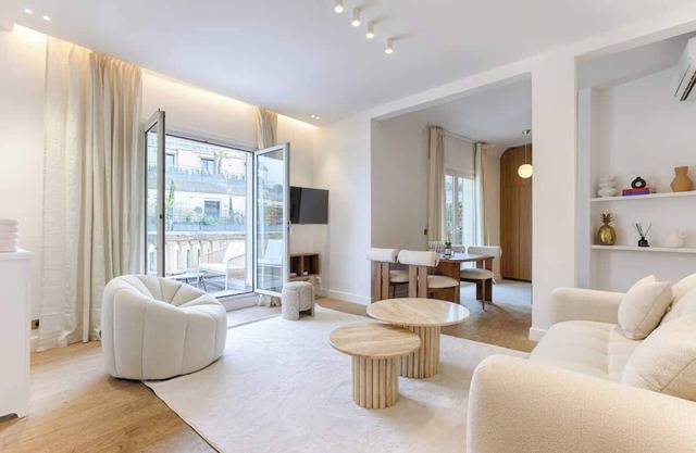 Appartement de Luxe avec terrasse Champs Elysées