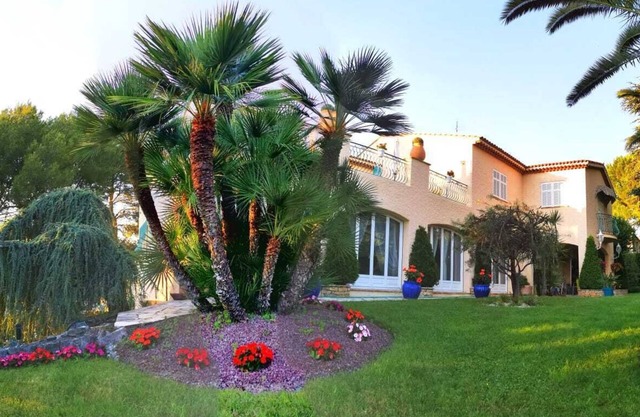 Appartement Indépendant à L'étage Dans une Villa