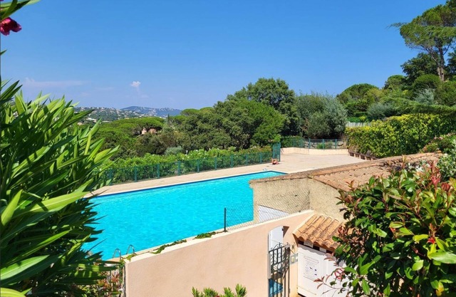 Appartement Proche du Sémaphore. Piscine. 4 Tennis. Calme. Végétation. Parking