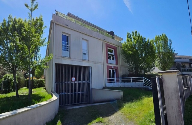 Appartement Solaire Duplex Avec Terrasse en Bois