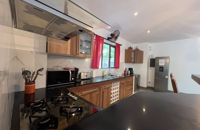 Appartement Spacieux Idéal Pour les Familles, à 5 min de la Plage Publique