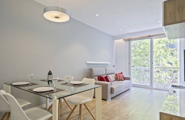 Appealing and sunny centric apartment