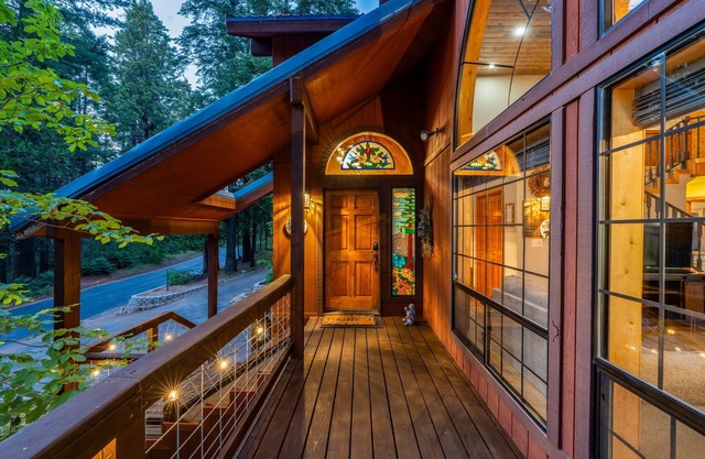 Apple Blossom Lodge-Stylish Mountain CABIN