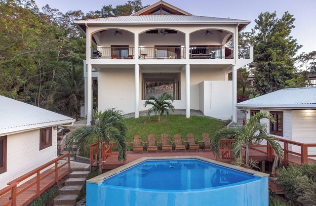 Apricari House/3 BDRM/Pool/Stunning Views