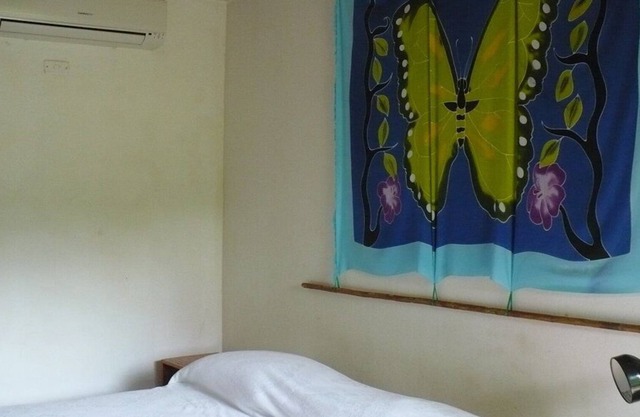 Apt 2 pers. in villa of 3 Apt. in 2 Hect. of natural park swimming pool