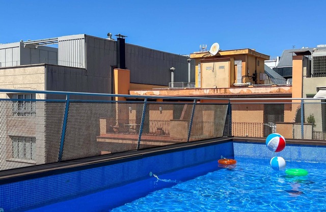 Apt for 3 close to Plaça Catalunya