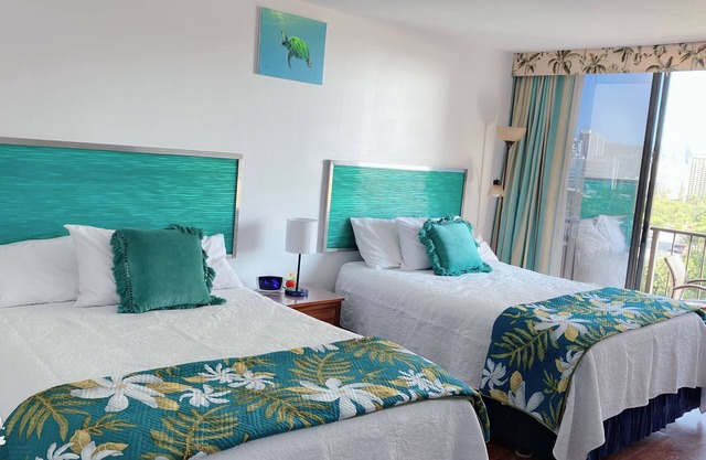 Aqua Palms Waikiki FREE PARKING, Across Hilton Village