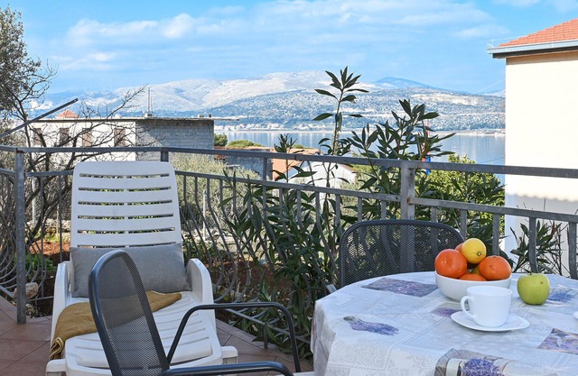ARBANIJA A1, budget 1-bedroom apartment, 80m from the beach