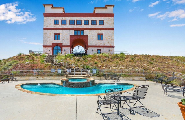 Arc de Texas - Napoleon Suite I Pools, fishing, ATV on an expansive 2001 acres
