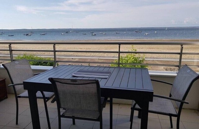 Arcachon waterfront studio cabin