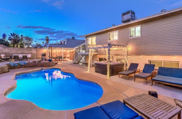 Arcade Lounge-Pool+Spa, Pool Table, Close to STRIP