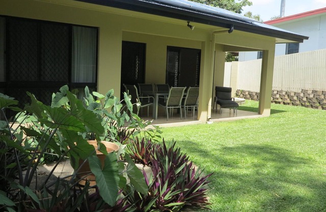 Arcadia Villa 3 - Modern, light and airy apartment at Alma Bay, with national park views