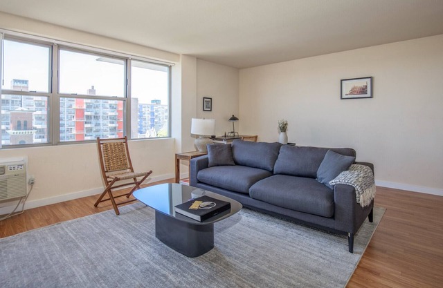 Arch, Dome, Dtown | Free Parking + Rooftop | Zencity