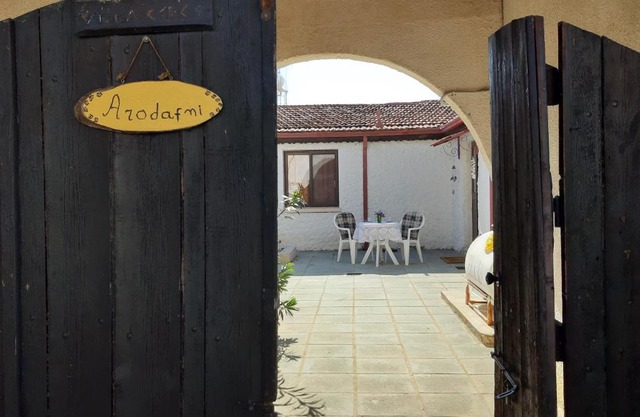 ARODAFNI HOUSE. Unique views and amazing sunsets.