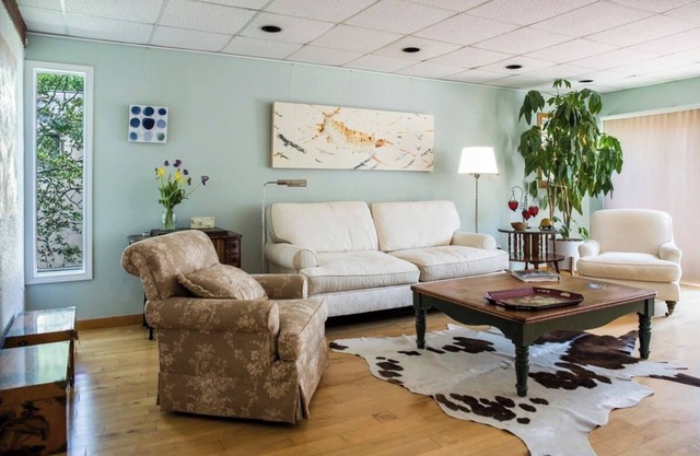 Artist Home Upstairs unit duplex in Historic Cherrywood