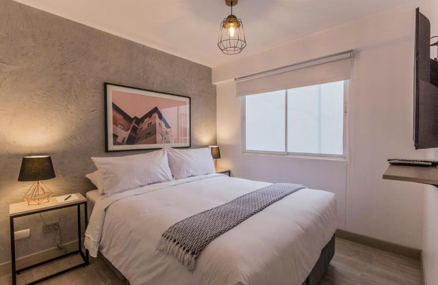 Artistic 2BR in Luxury Building