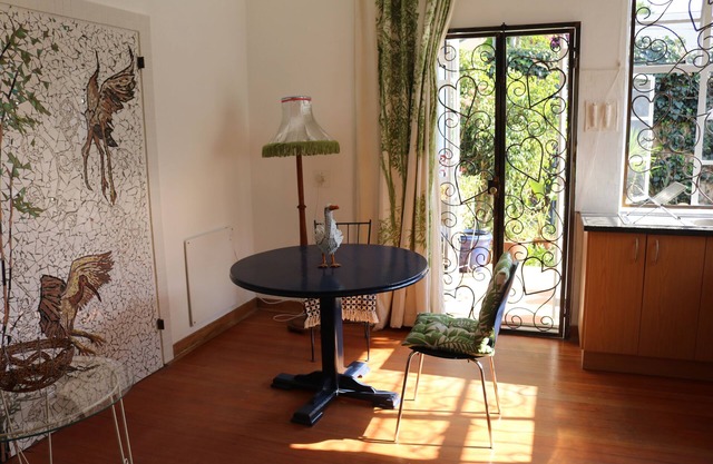 Artistic home from home - Stunning and cosy suite