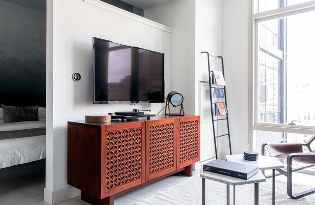 Artsy Studio w/ Views in City Center by Lyric