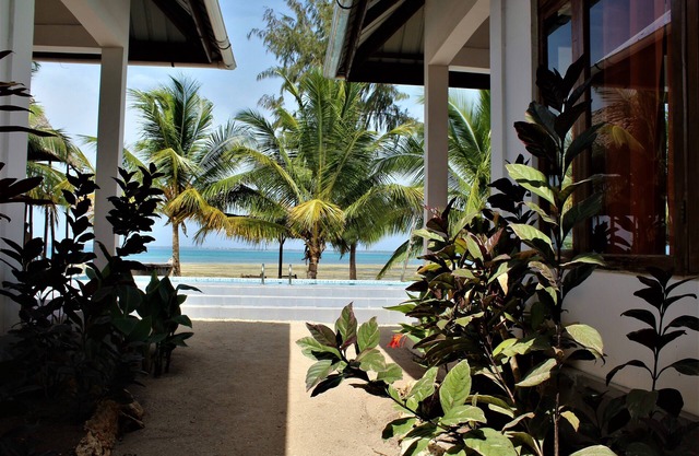 Asante Sana Beach Cottages Oceanview Suite - Sleeps 5 Guests