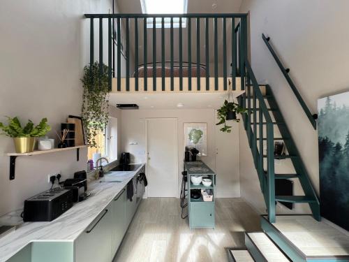 Ashburton unique Studio House, close to Cookery School, private entrance & parking