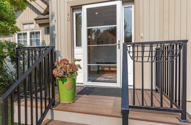 Aspen Serenity Retreat Near Grand Targhee, Teton Valley Hiking & Wildlife Views