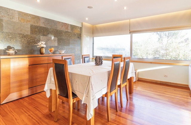 At 5 Km from Porto, beautiful house with private pool, ideal for family vacations.