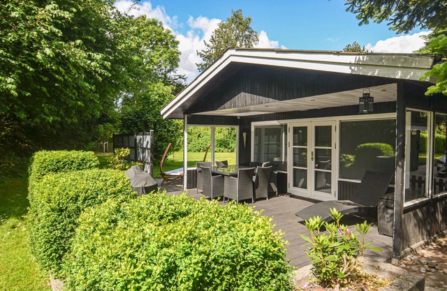 At the end of a small side street and only about 150 m from the beach lies this cozy vacation home.
